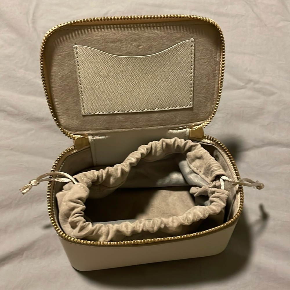 Truffle Privacy Jewelry Case - Dove Grey - no flaws or blemishes